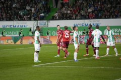 德甲-穆勒+基米希进球 边卫红牌 拜仁3-1夺5连胜